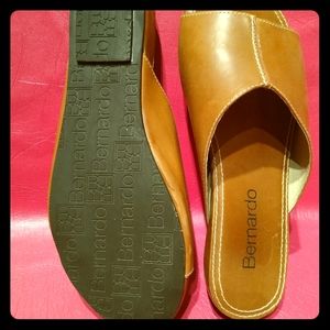 Bernardo Italy Women's Sandal's size 10M